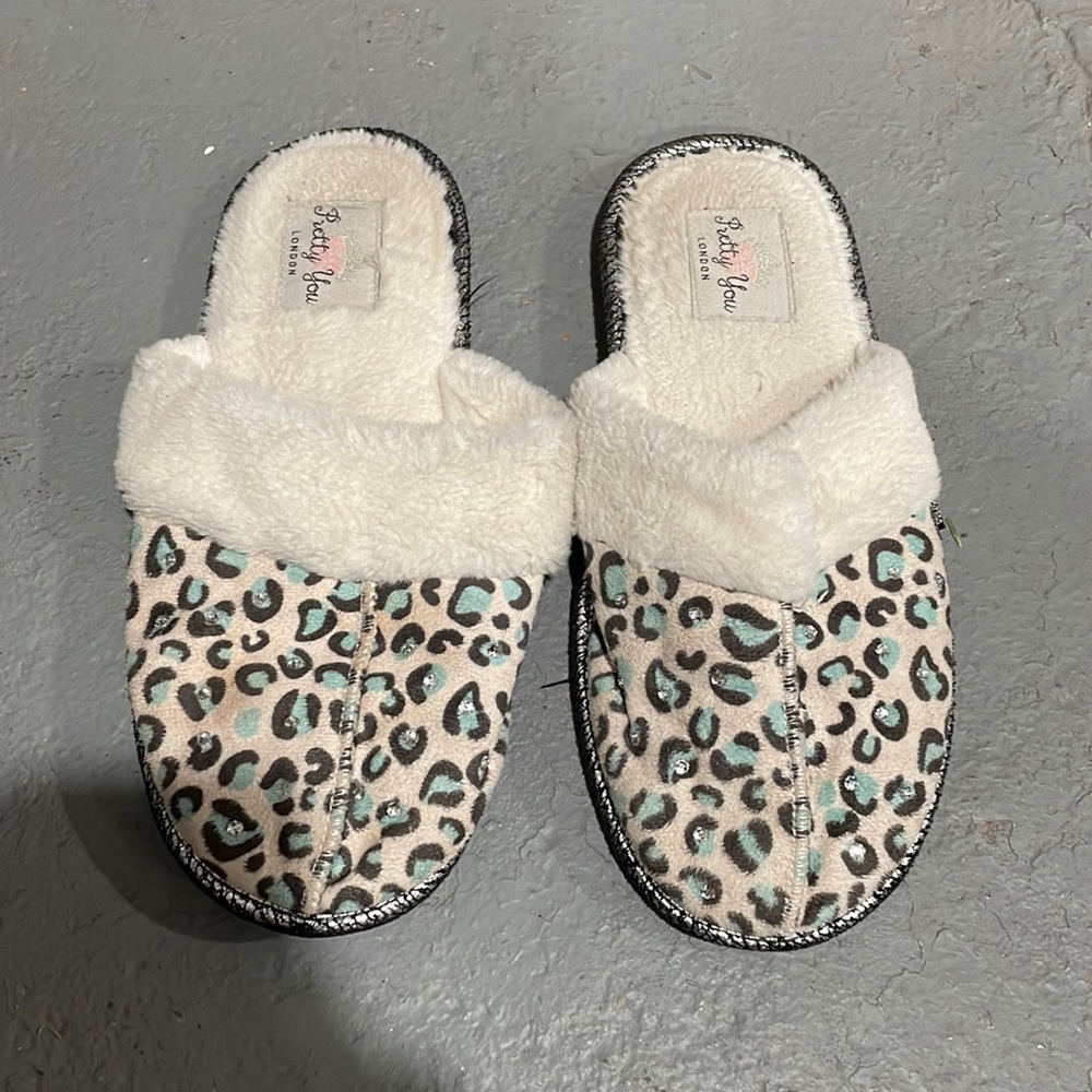 Furry leopard slippers